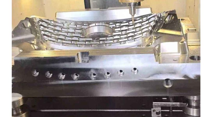 食品级硅胶模具：定制化生产的关键考量**